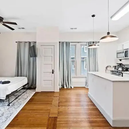 Victorian Estates - Cute Stuido - Steps To Clinic Apartment